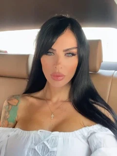 Abelle escort in Paris