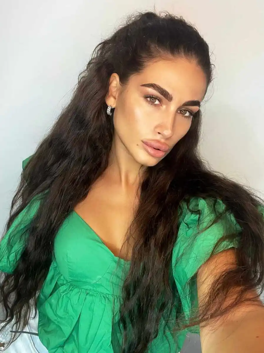 Adel escort in Paris