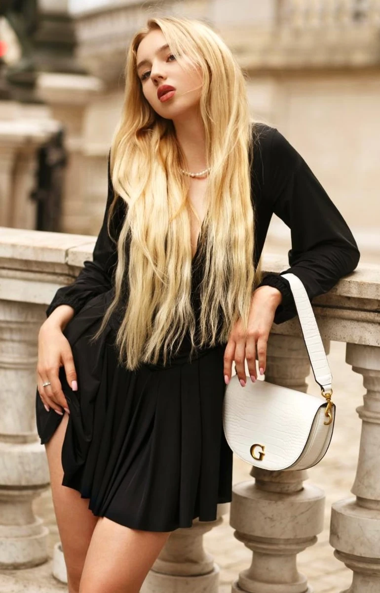 Adeline escort in Paris