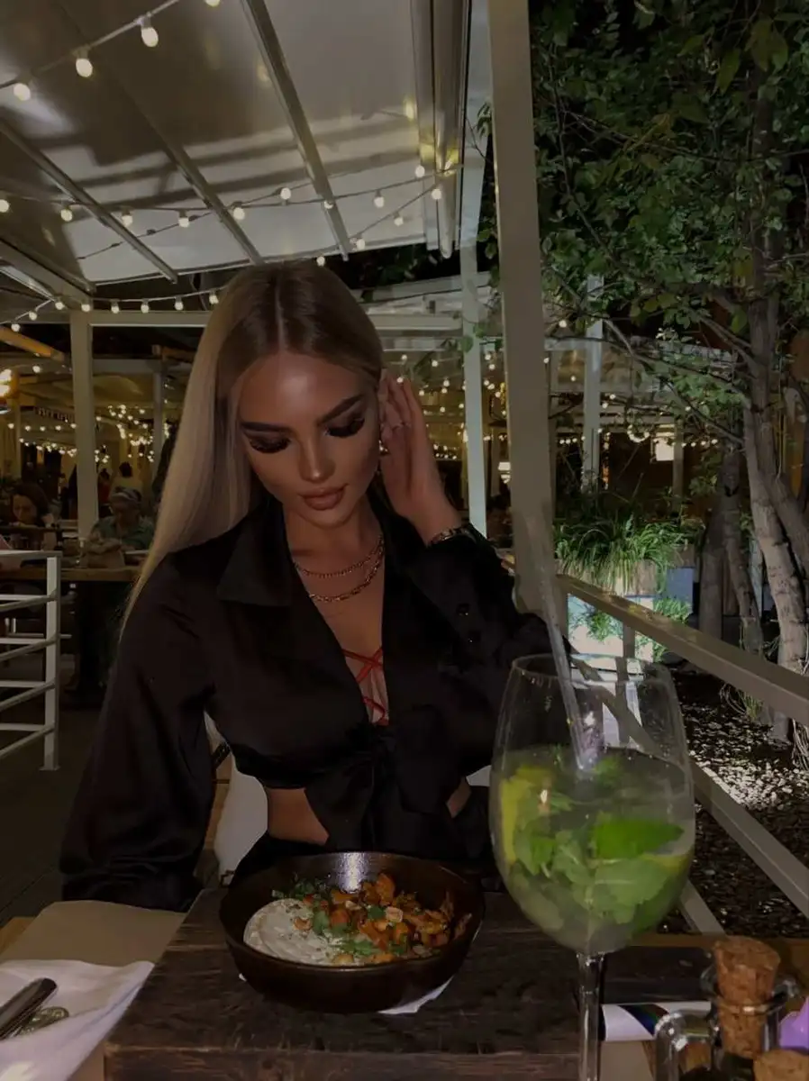 Adeline escort in Paris