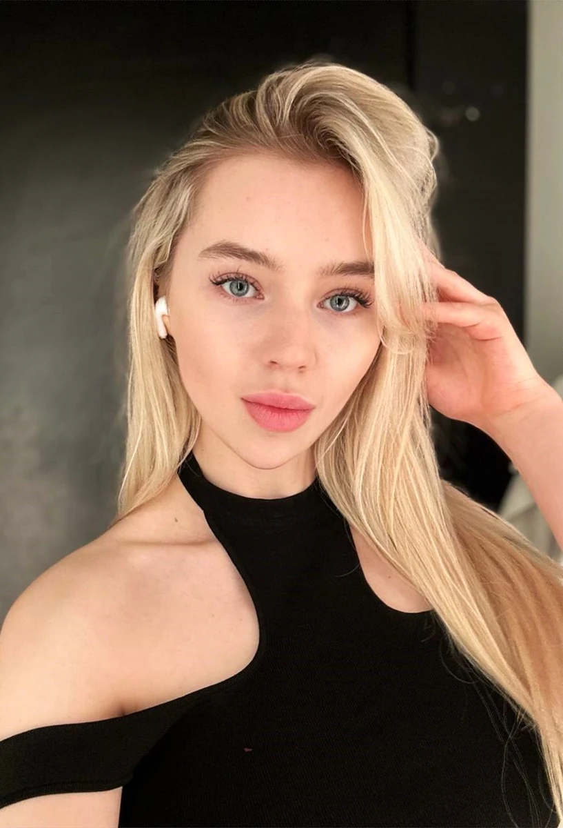 Adeline escort in Paris