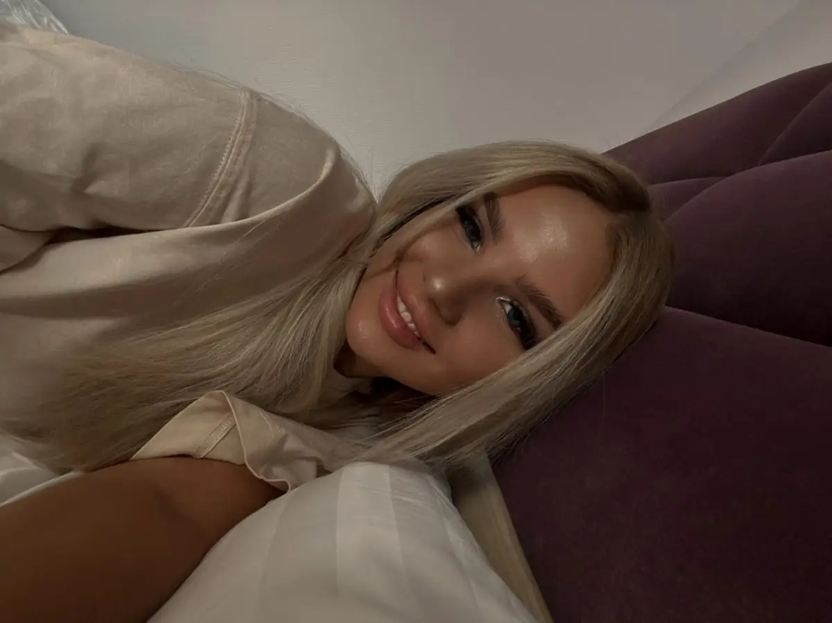Adeluna escort in Paris