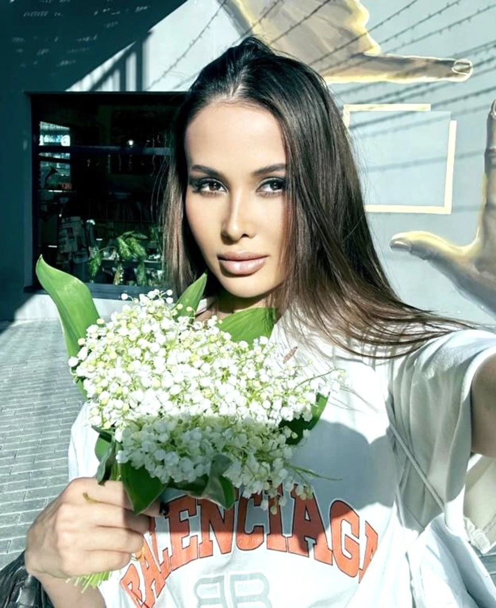 Aida escort in Paris