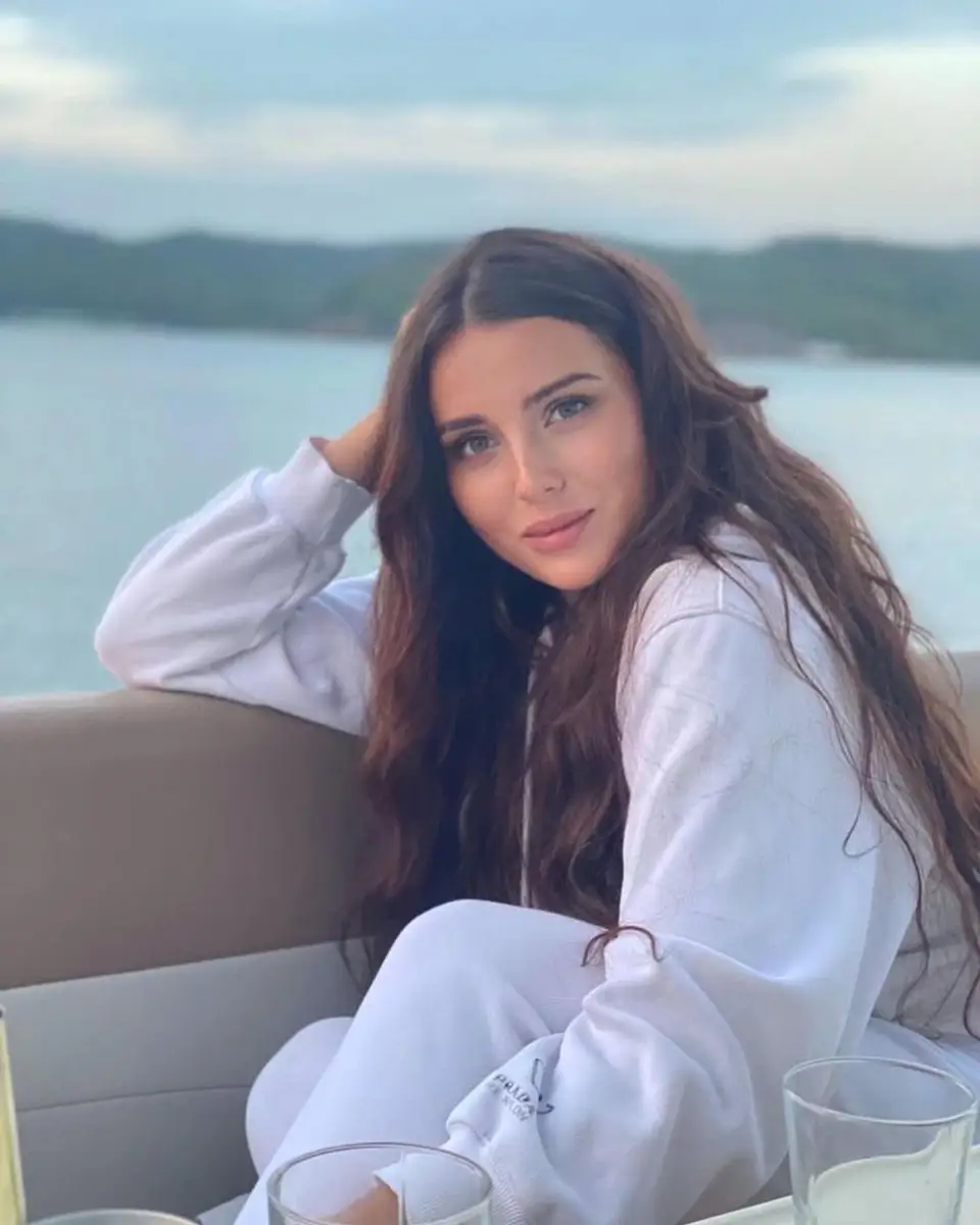 Albina escort in Paris