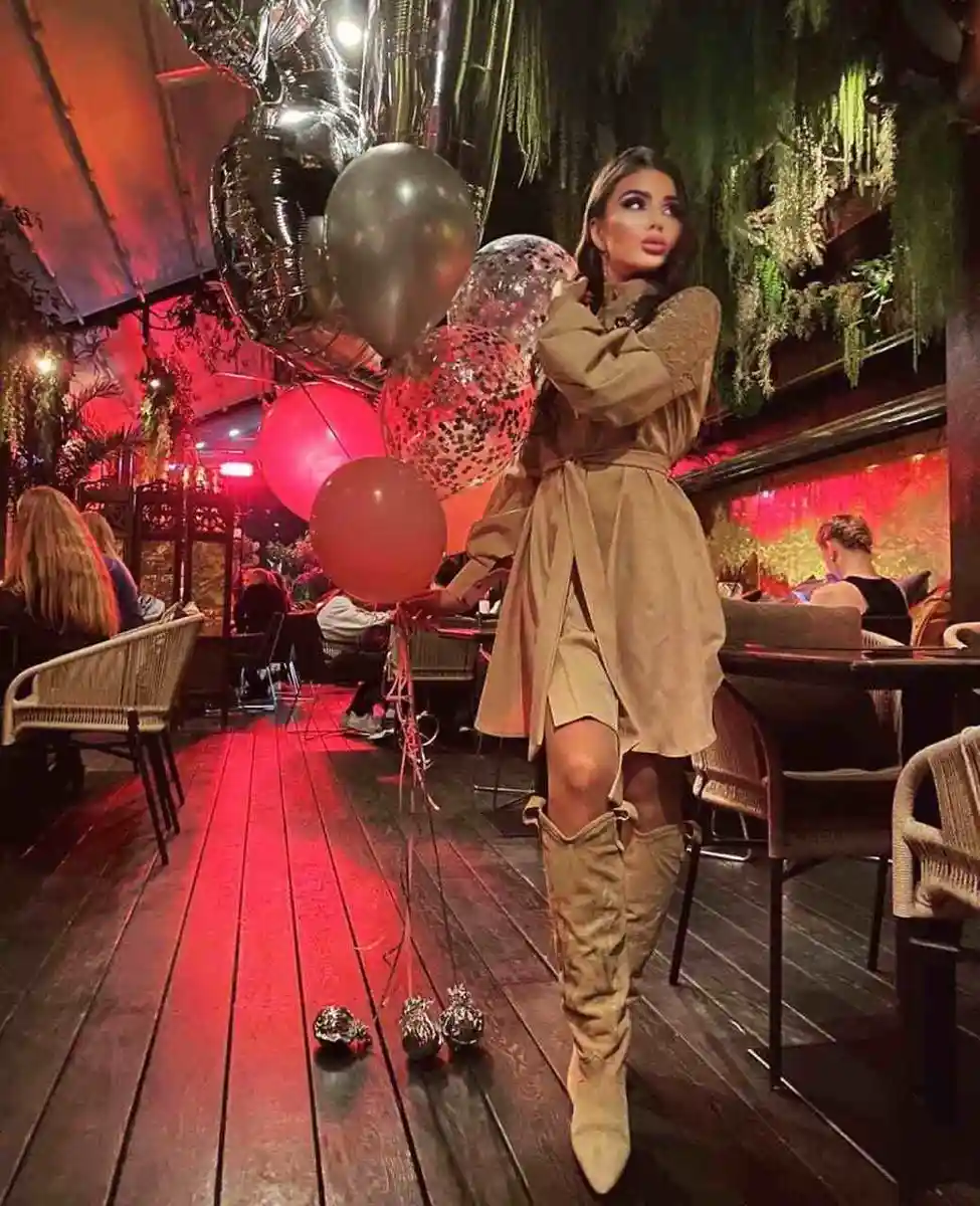 Albina escort in Paris