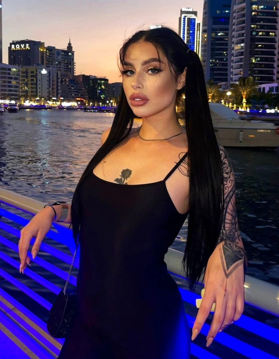 Aleks escort in Paris