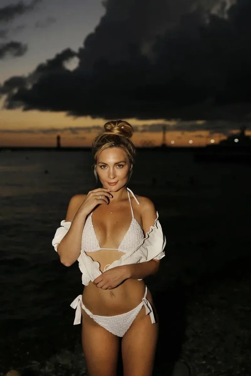 Alexa escort in Paris