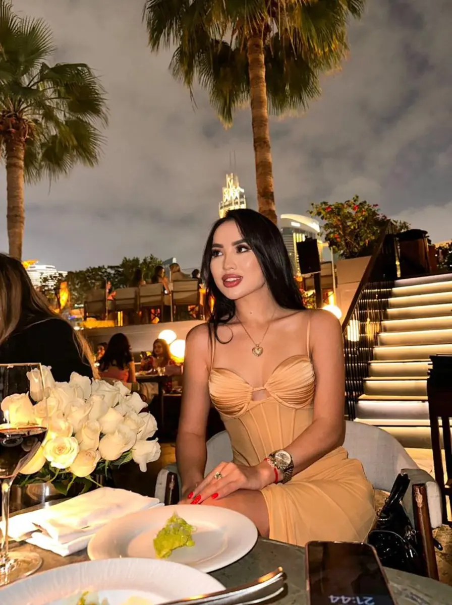 Alia escort in Paris