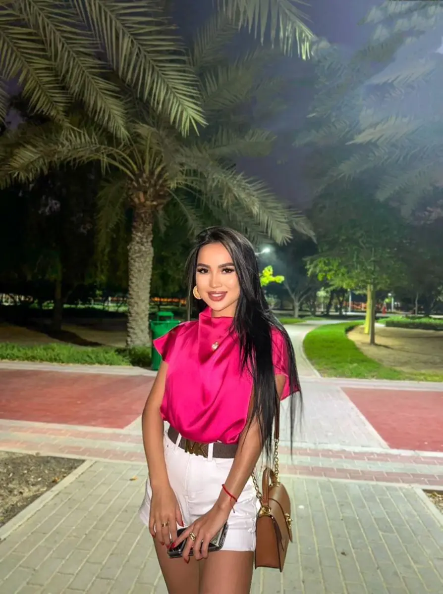 Alia escort in Paris