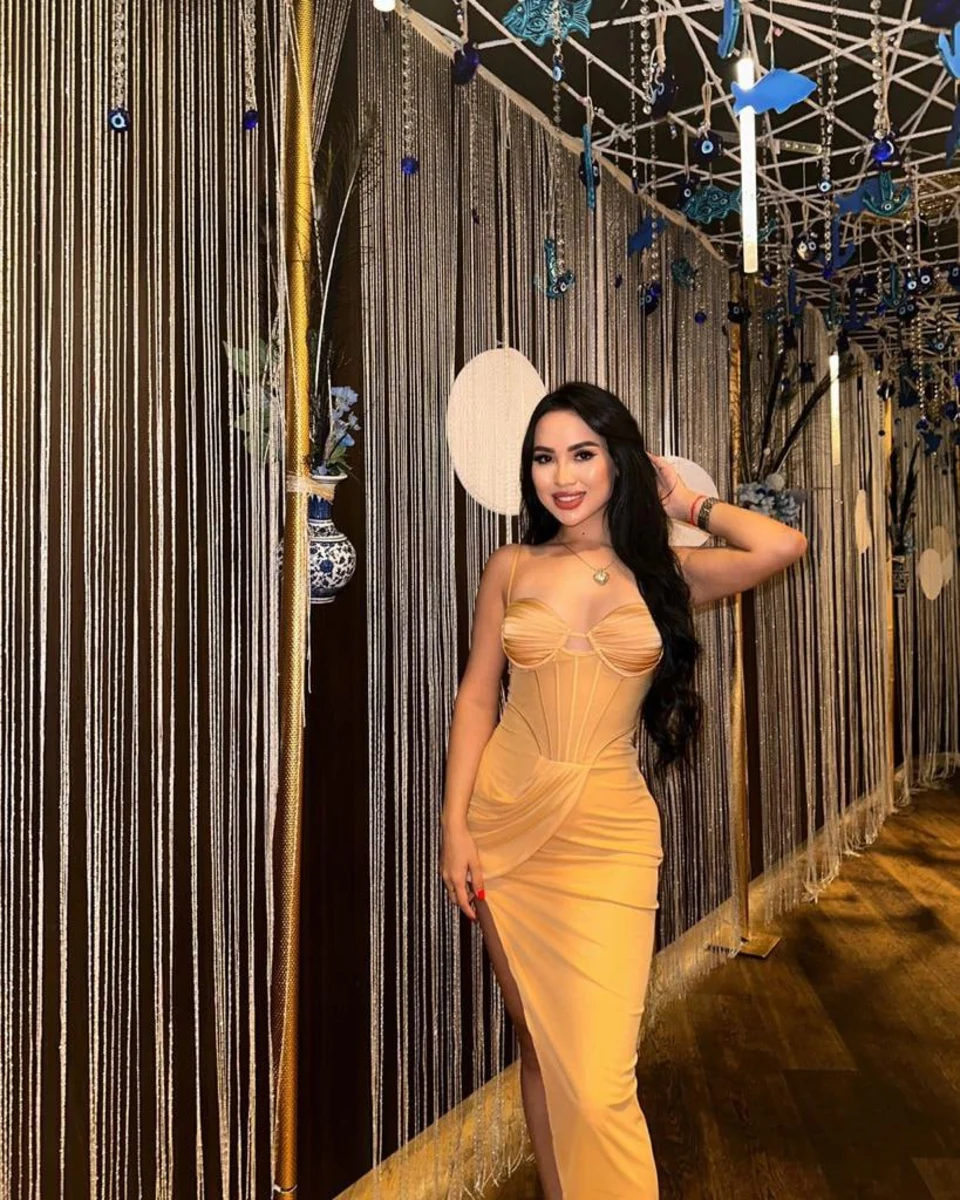 Alia escort in Paris