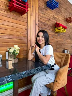 Alia escort in Paris