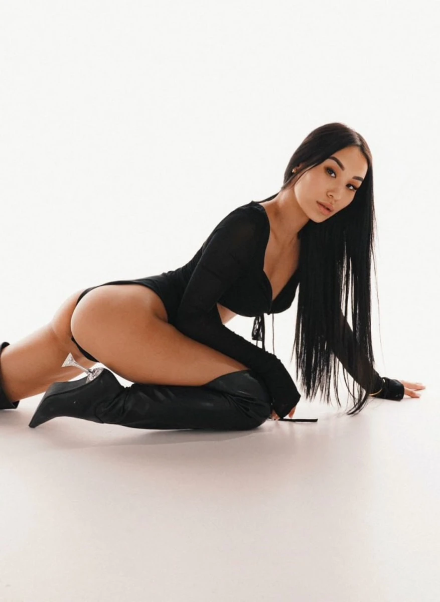 Aliana escort in Paris