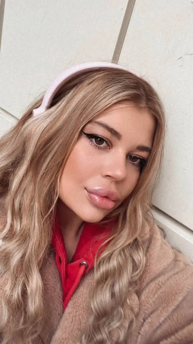 Alice escort in Paris