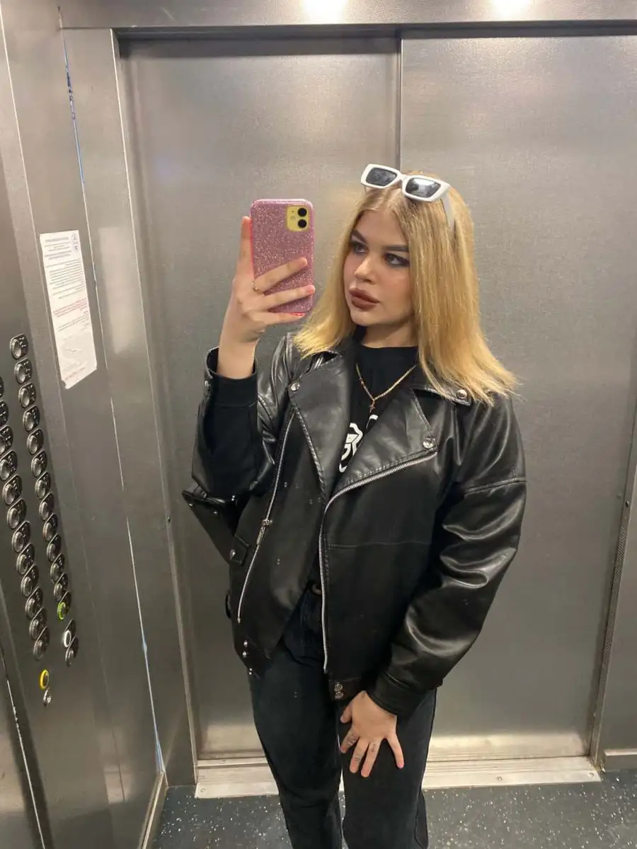 Alice escort in Paris
