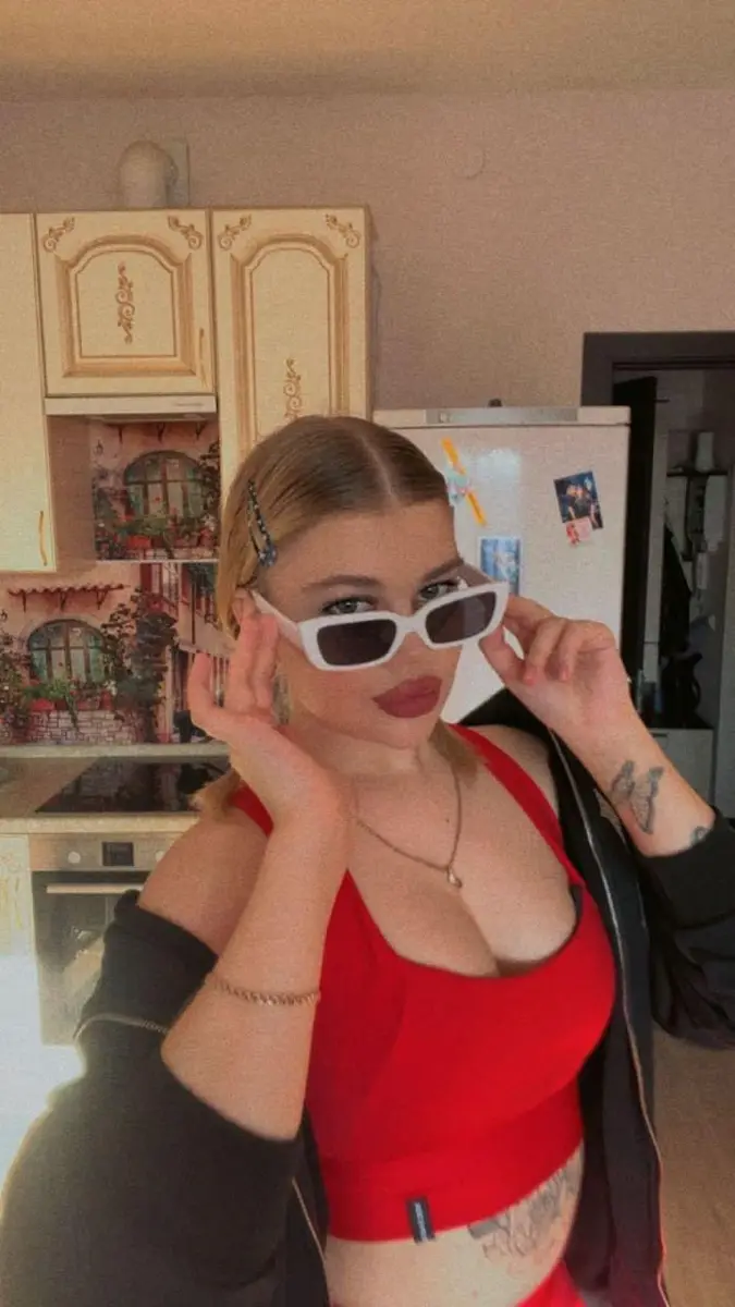 Alice escort in Paris