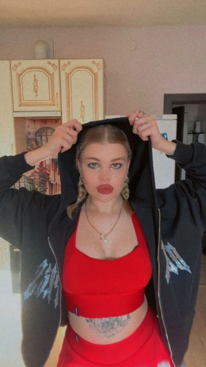 Alice escort in Paris