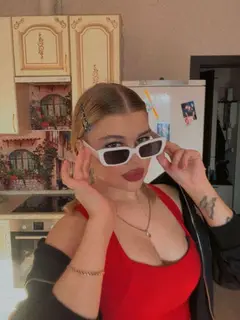 Alice escort in Paris