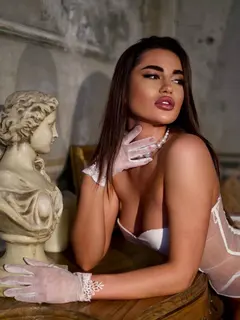 Alina escort in Paris