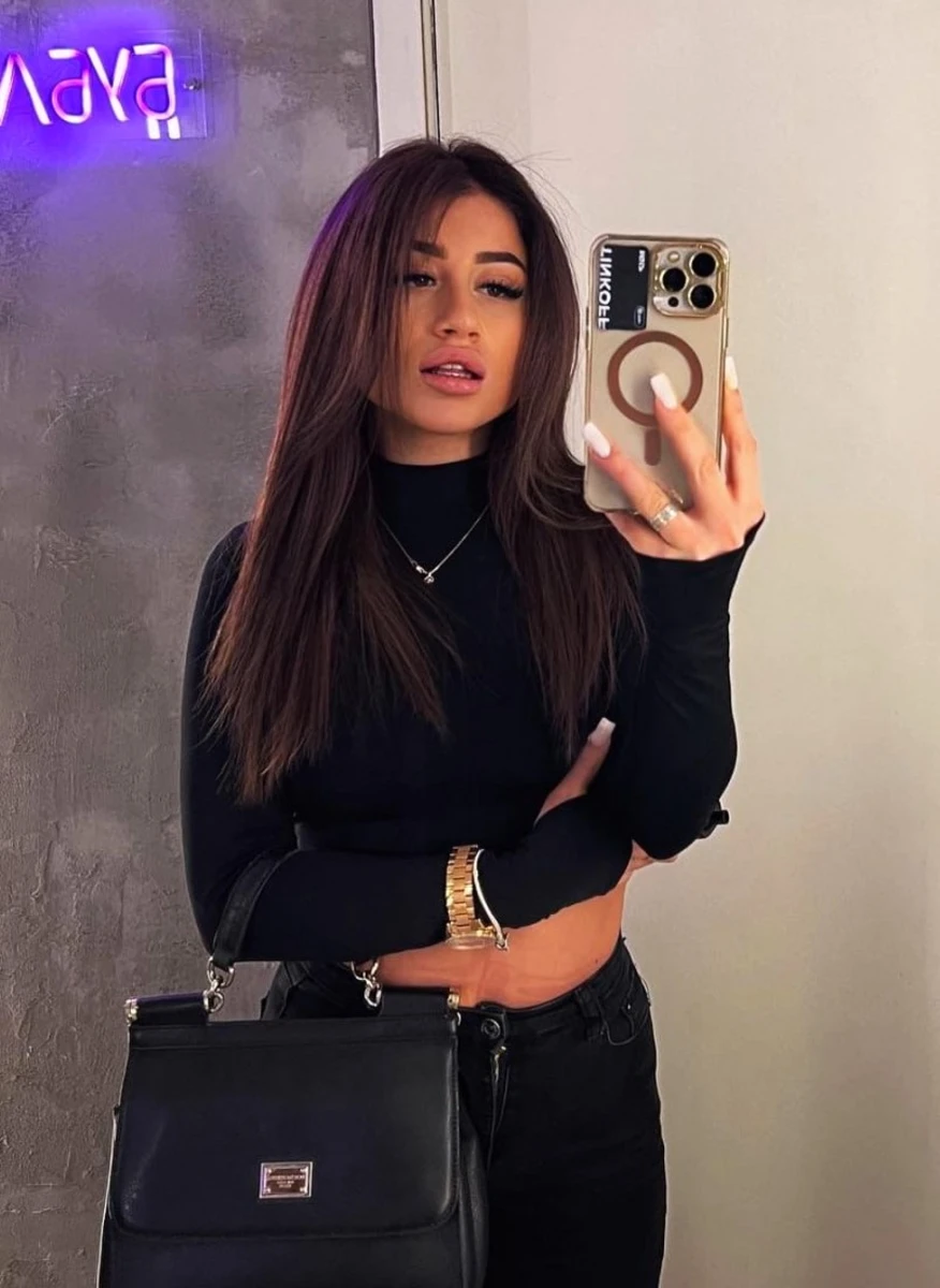 Alisa escort in Paris