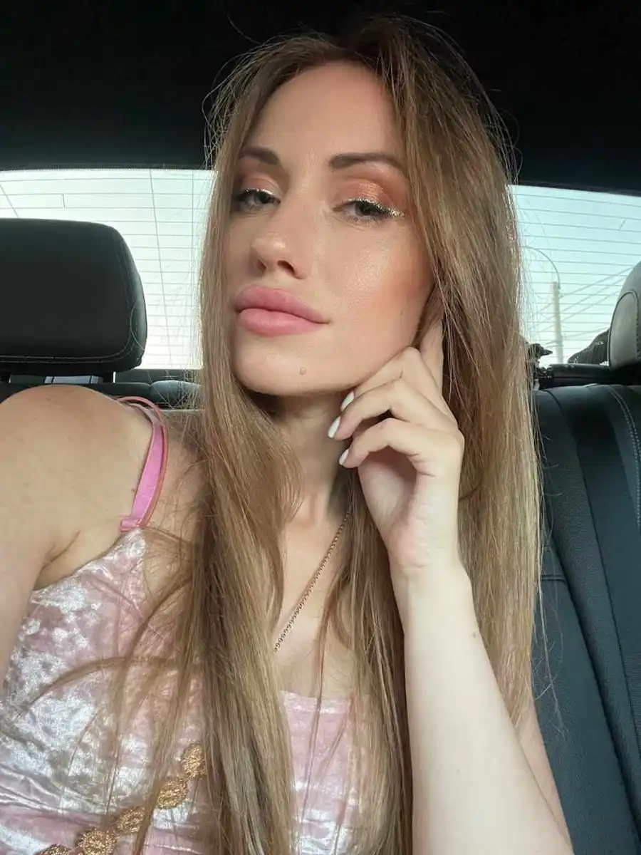 Anna escort in Paris
