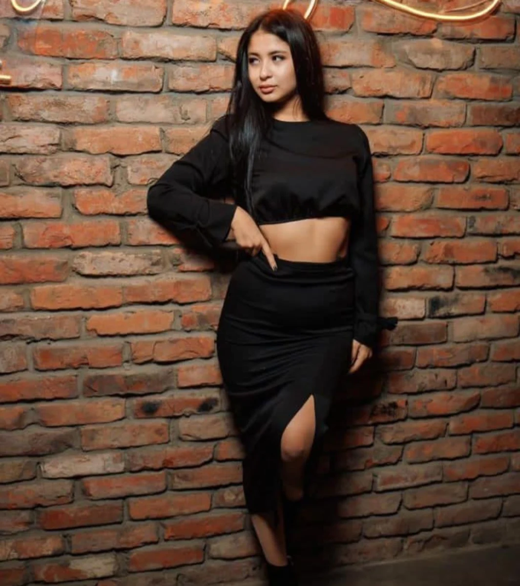 Arya escort in Paris