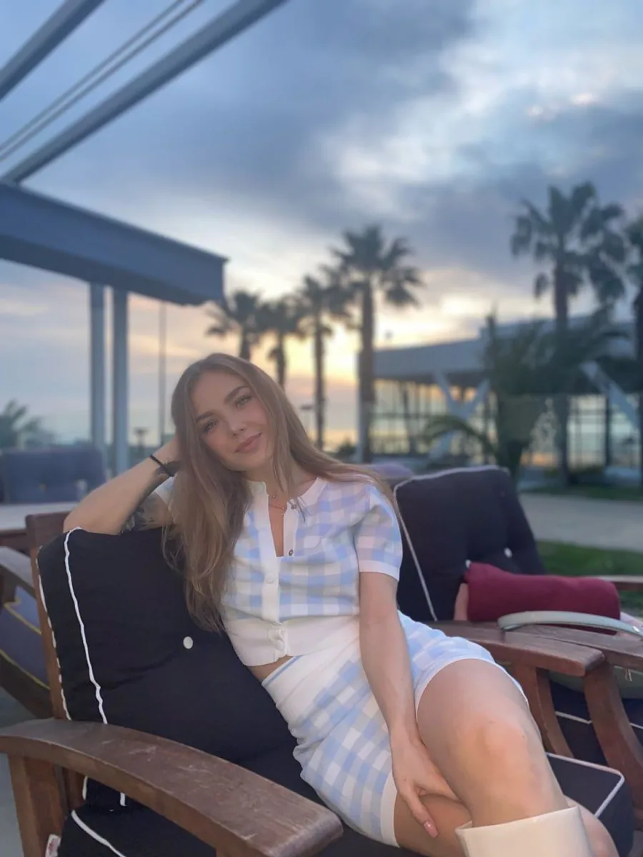 Assol escort in Paris