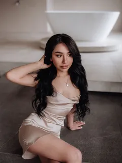 Asty escort in Paris