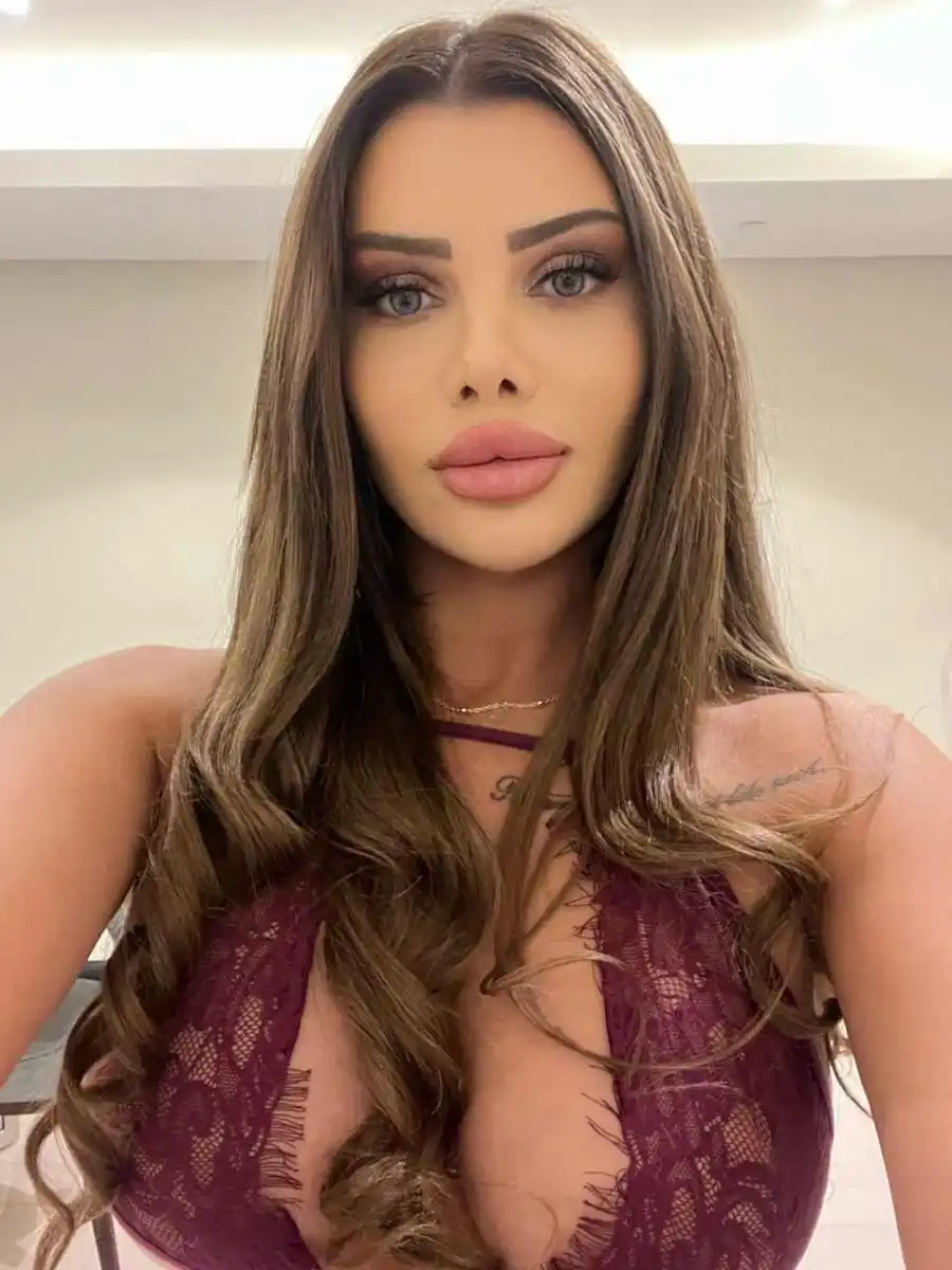 Bloom escort in Paris