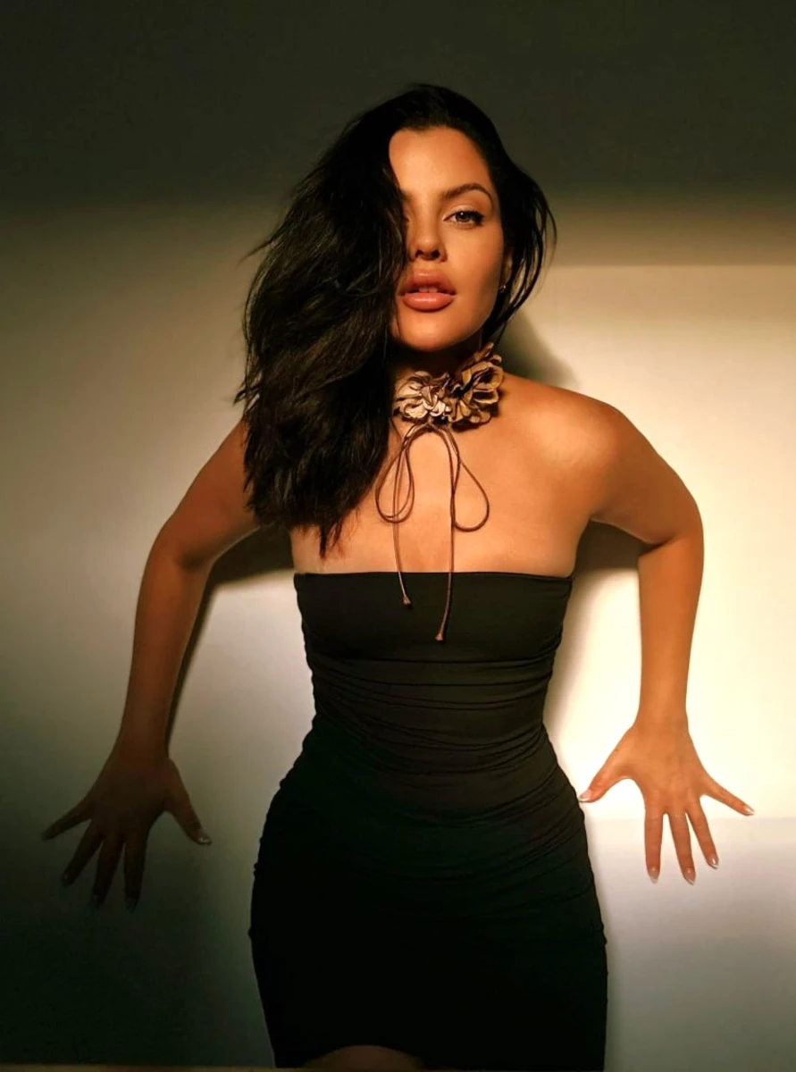 Clara escort in Paris