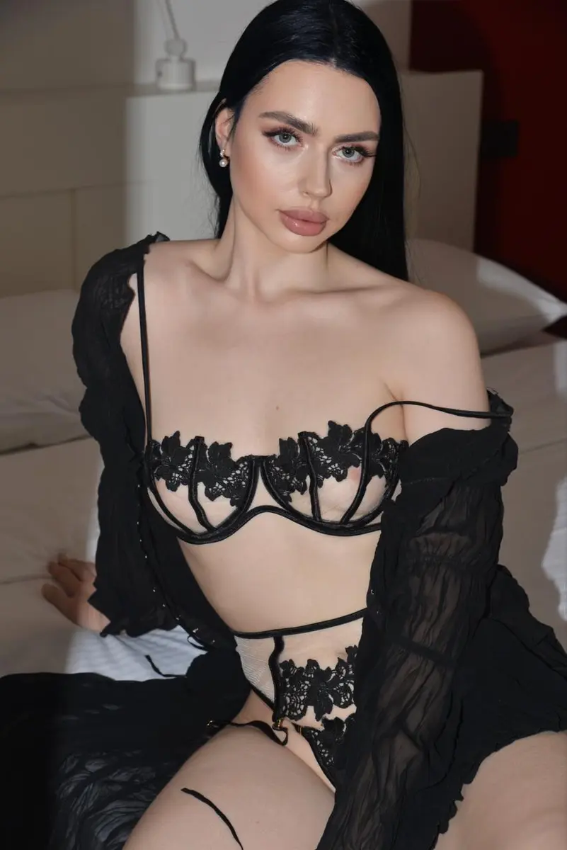 Clodia escort in Paris