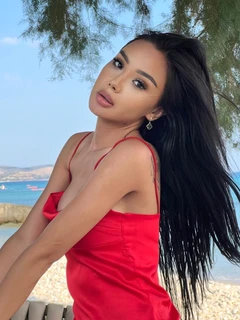 Danelia escort in Paris