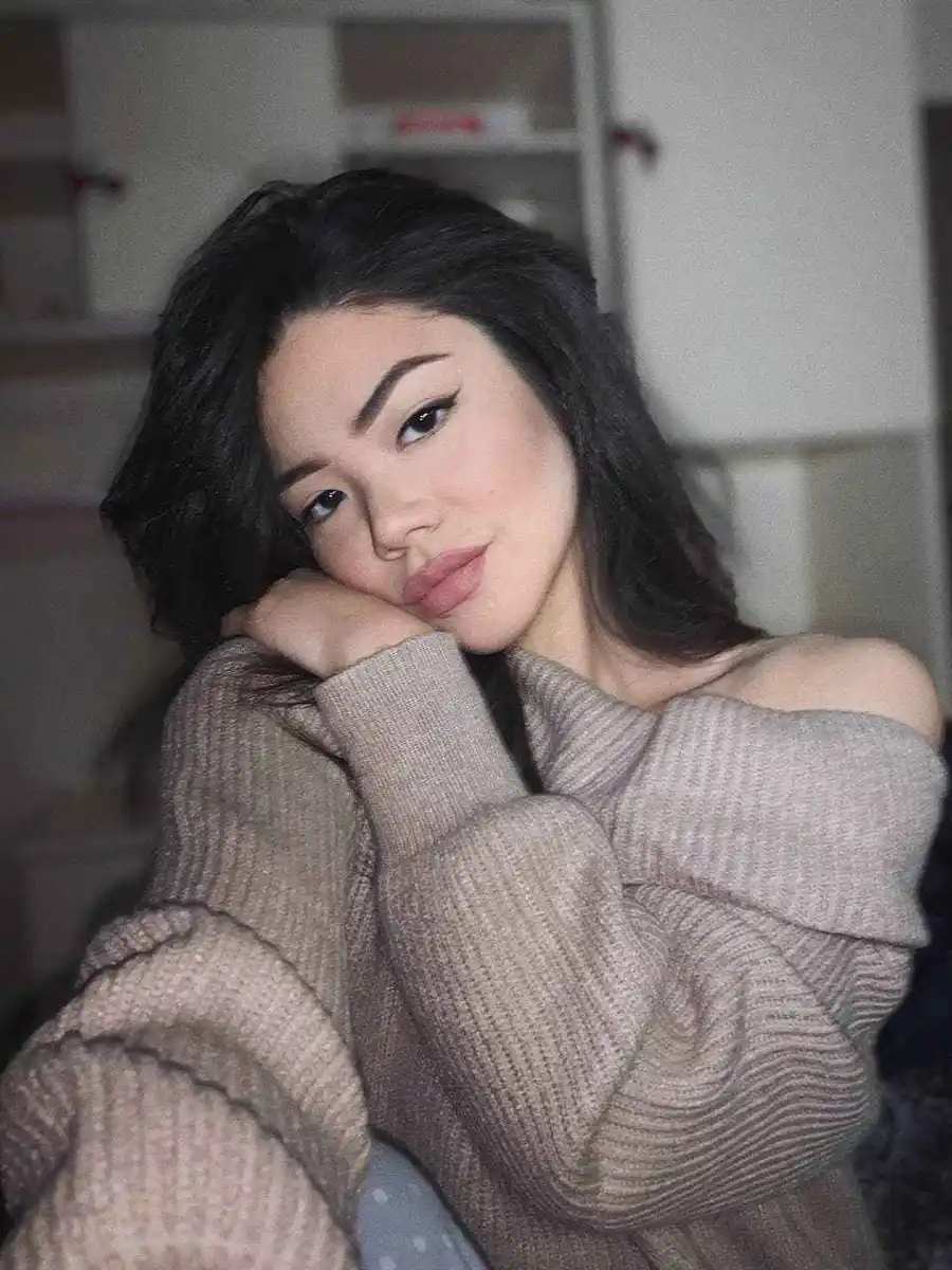 Elina escort in Paris