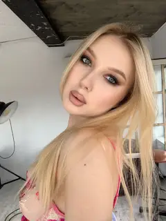 Emma escort in Paris