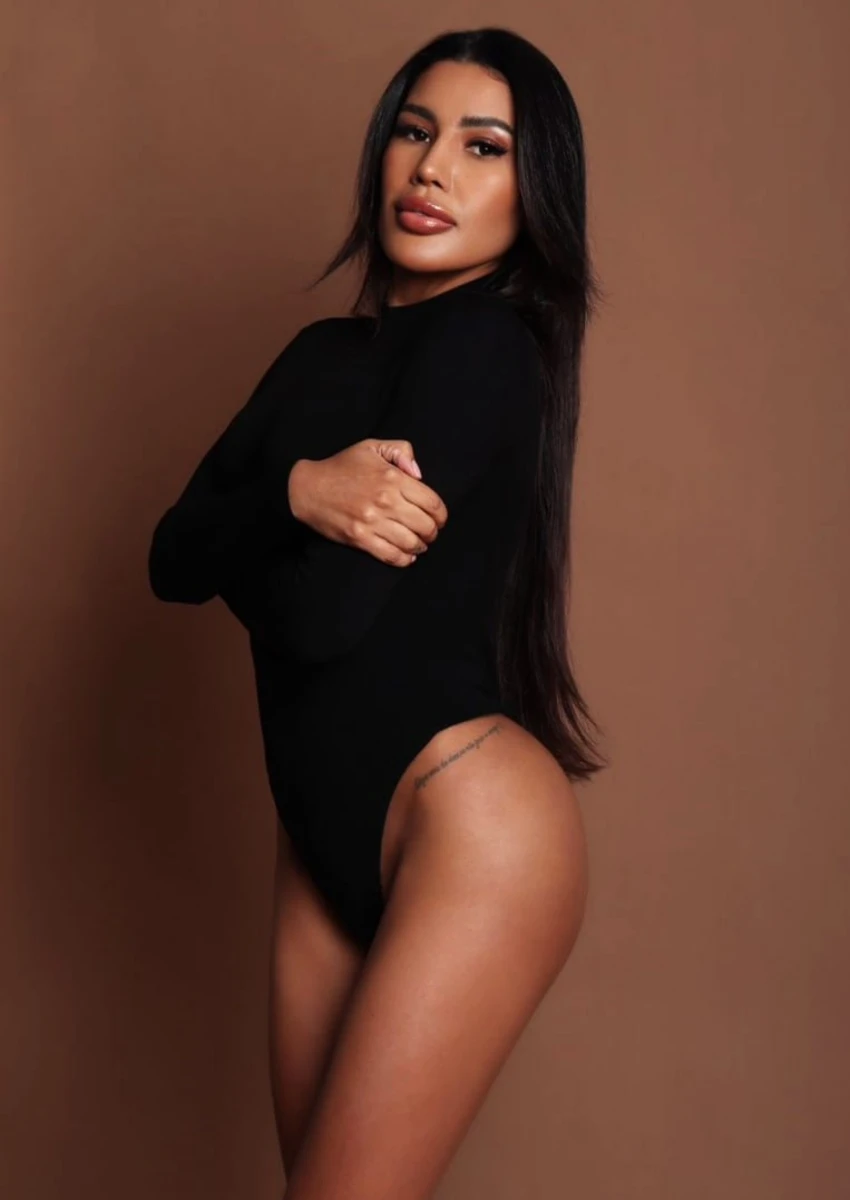 Gabriela escort in Paris