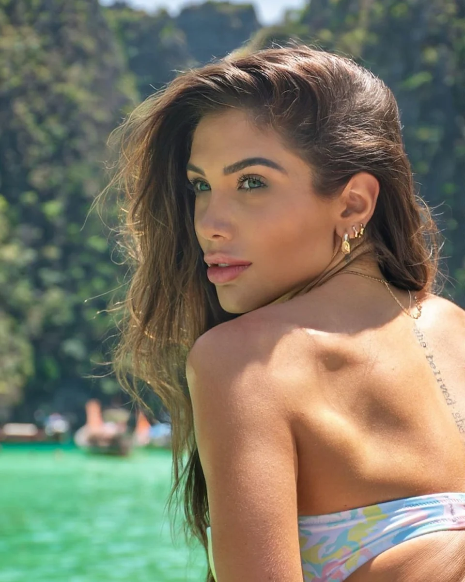 Julie escort in Paris