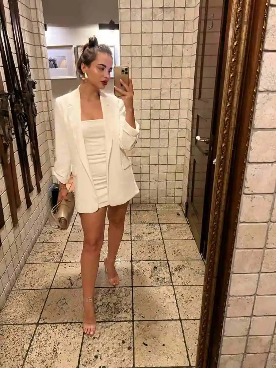 Karina escort in Paris