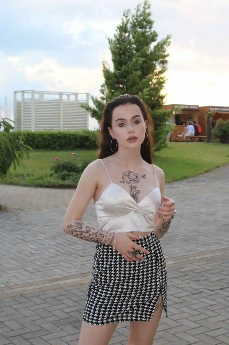 Lina escort in Paris