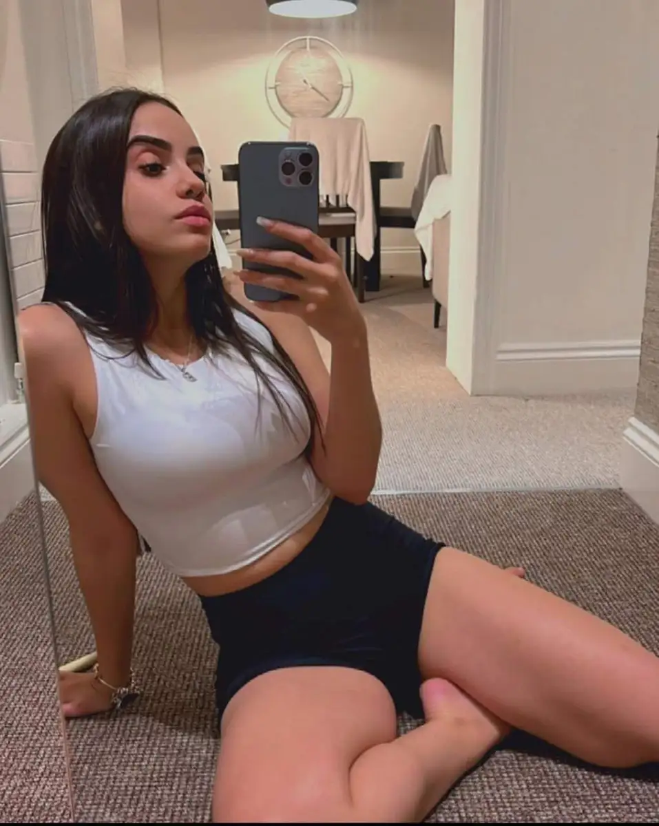 Luiza escort in Paris