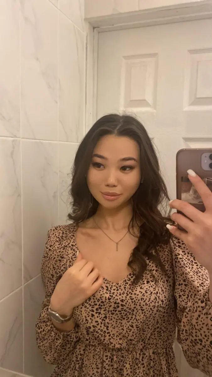 Madina escort in Paris