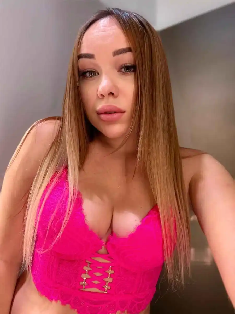 Malika escort in Paris