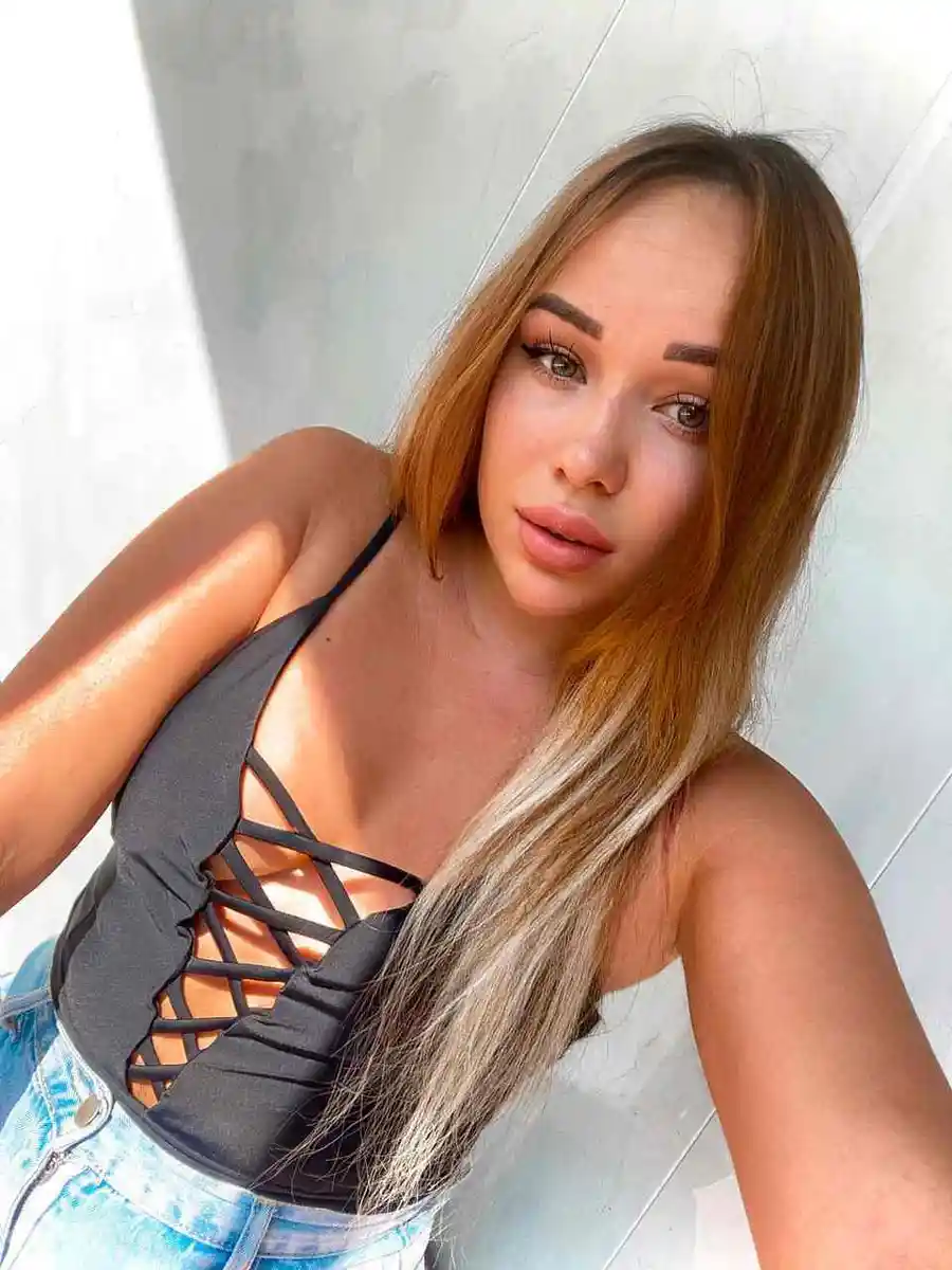 Malika escort in Paris