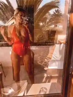 Malika escort in Paris