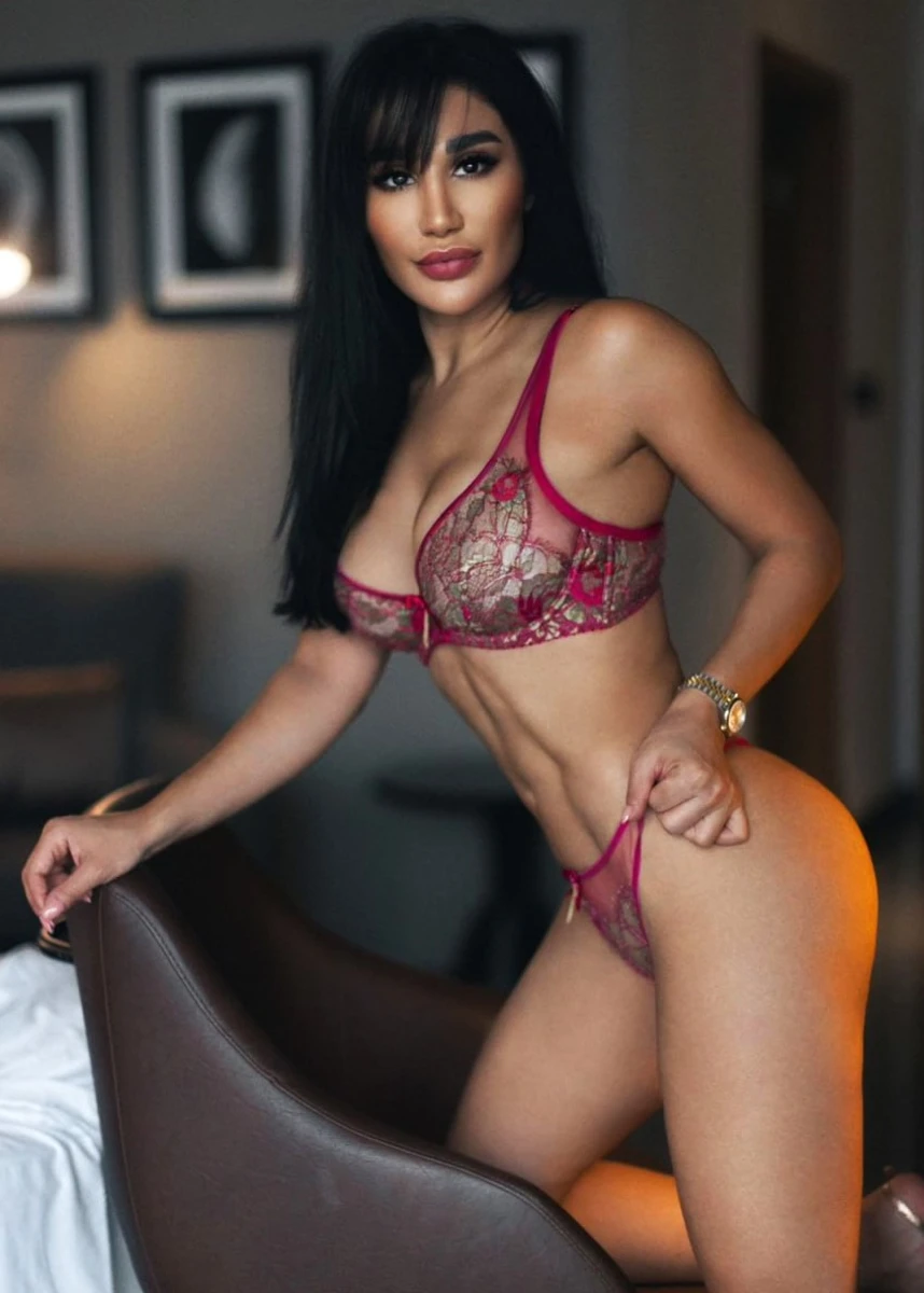 Mariyam escort in Paris