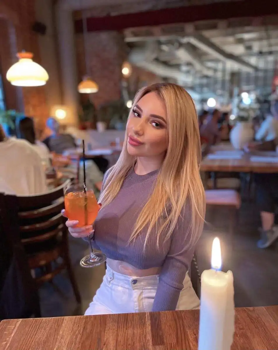 Mika escort in Paris