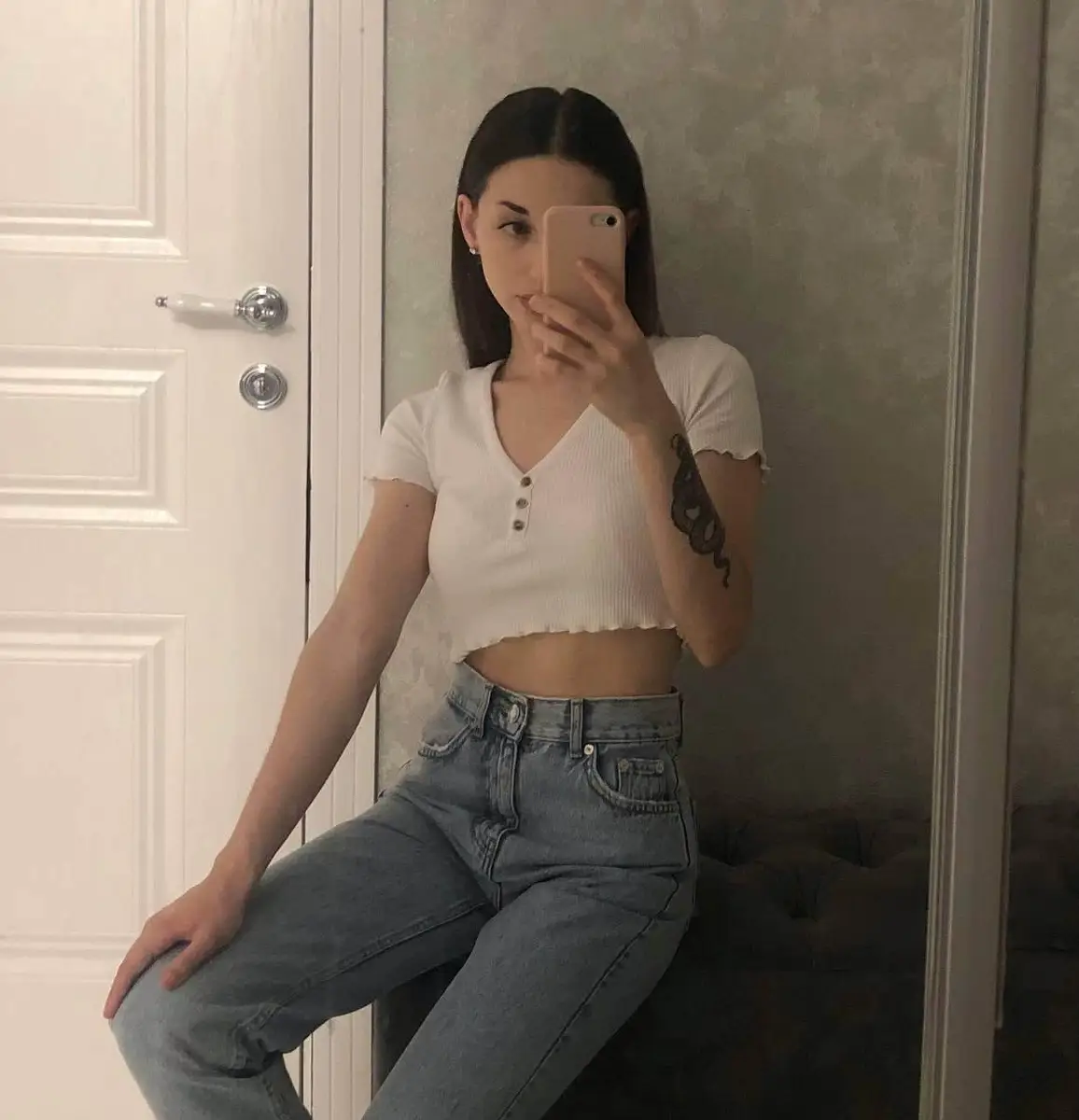 Miki escort in Paris