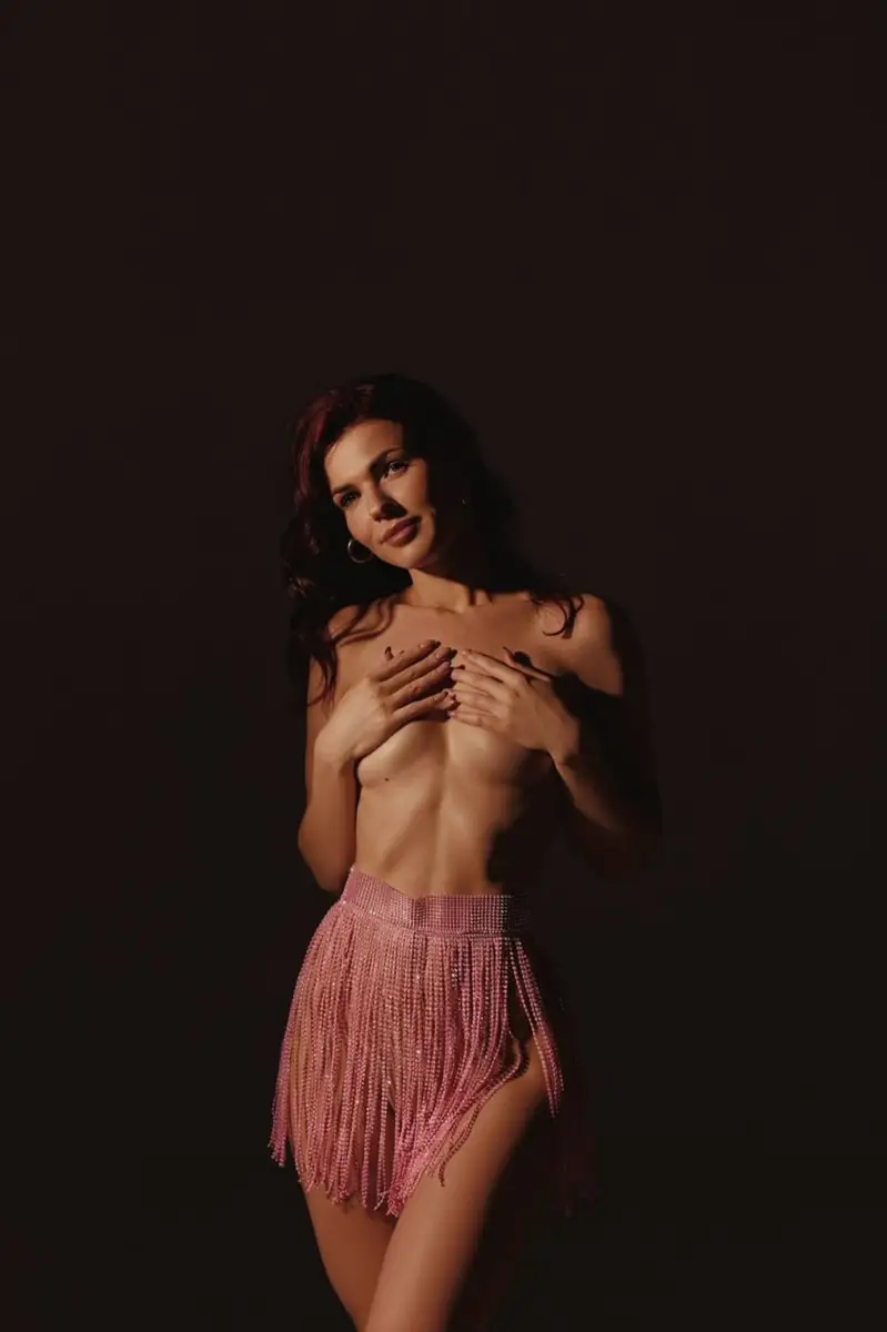 Nica escort in Paris
