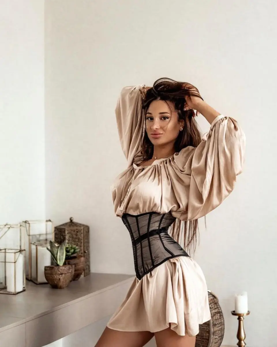 Nika escort in Paris