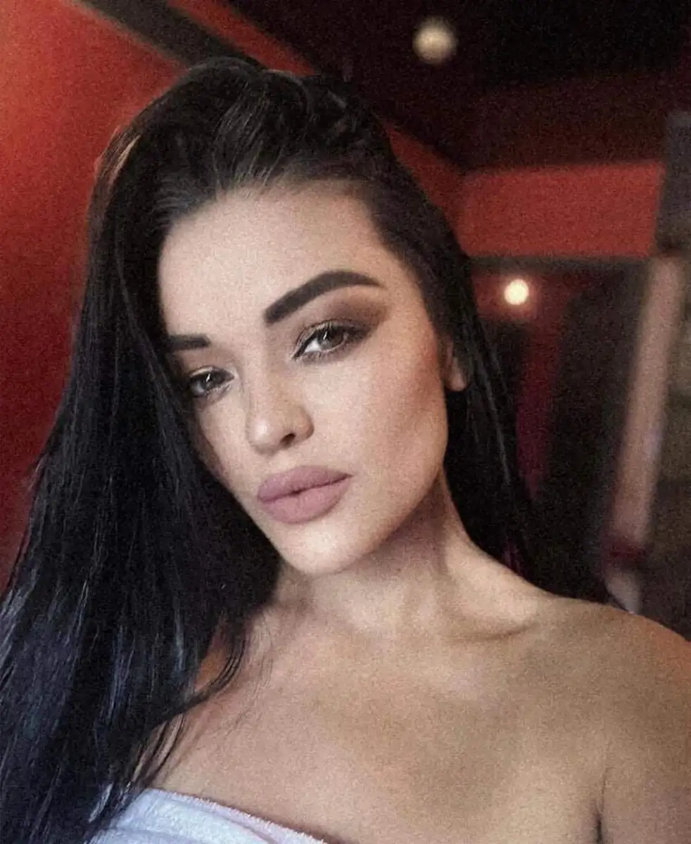 Sima escort in Paris