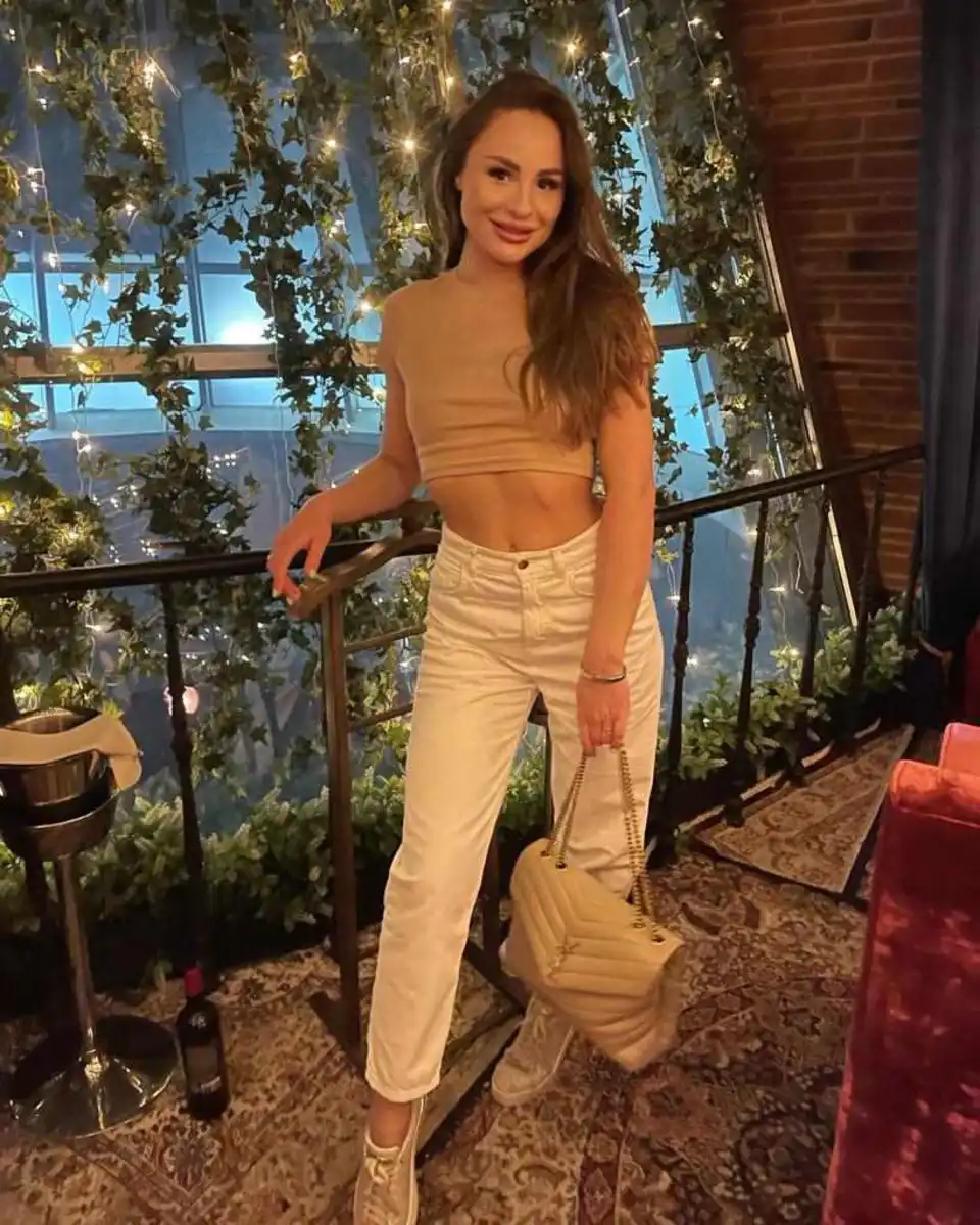 Victoriya escort in Paris