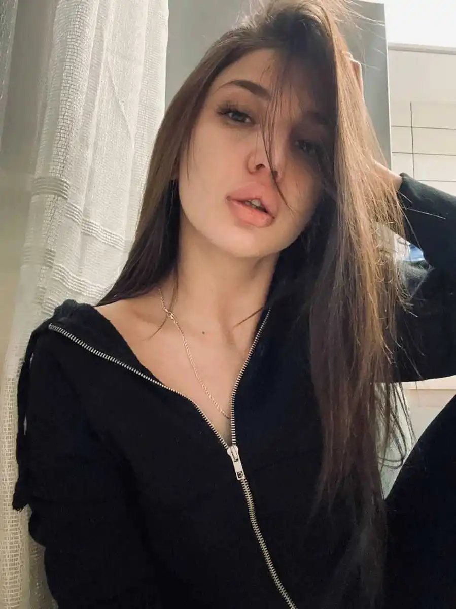 Violetta escort in Paris